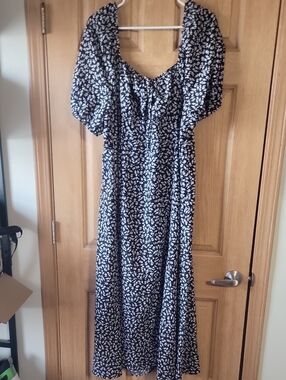 *August $8 Sale* Black Floral Puff-Sleeve Maxi Dress with Sweetheart Neckline